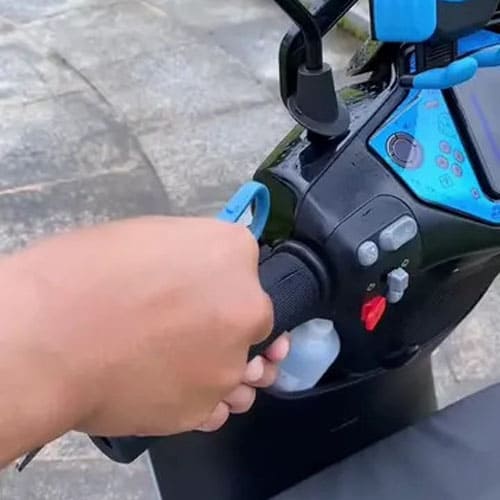 Hướng Dẫn Lắp Đặt Bao Tay Lái Xe Máy Chống Trượt Êm Ái Chuẩn Xác Tại Nhà Hướng Dẫn Lắp Đặt Bao Tay Lái Xe Máy Chống Trượt Êm Ái Chuẩn Xác Tại Nhà
