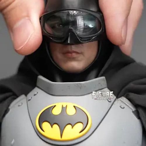Khám phá chi tiết mô hình Batman Arctic Suit Hot Toys cực đỉnh từ phim The Flash