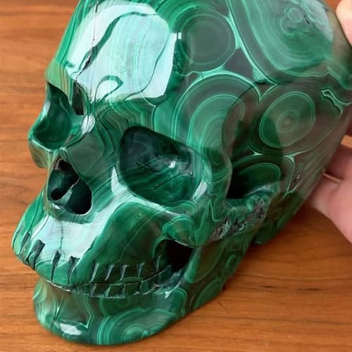 Khám phá vẻ đẹp độc đáo của mô hình hộp sọ người được chế tác từ đá Malachite quý Khám phá vẻ đẹp độc đáo của mô hình hộp sọ người được chế tác từ đá Malachite quý