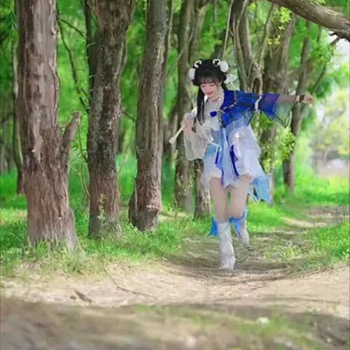 Màn vũ đạo Cosplay cổ trang cực đáng yêu giữa thiên nhiên khiến bạn mê say