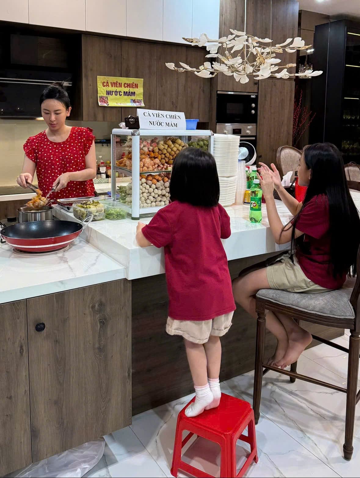[Hình ảnh: me-dam-dau-tu-quay-ca-vien-chien-nuoc-ma...an-(1).jpg]