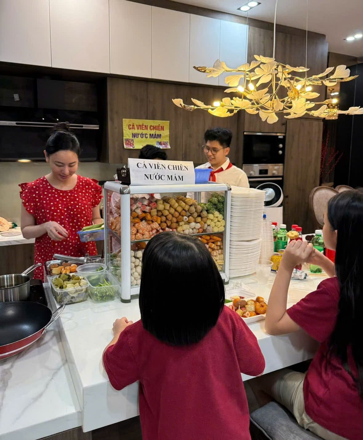 [Hình ảnh: me-dam-dau-tu-quay-ca-vien-chien-nuoc-ma...an-(2).jpg]