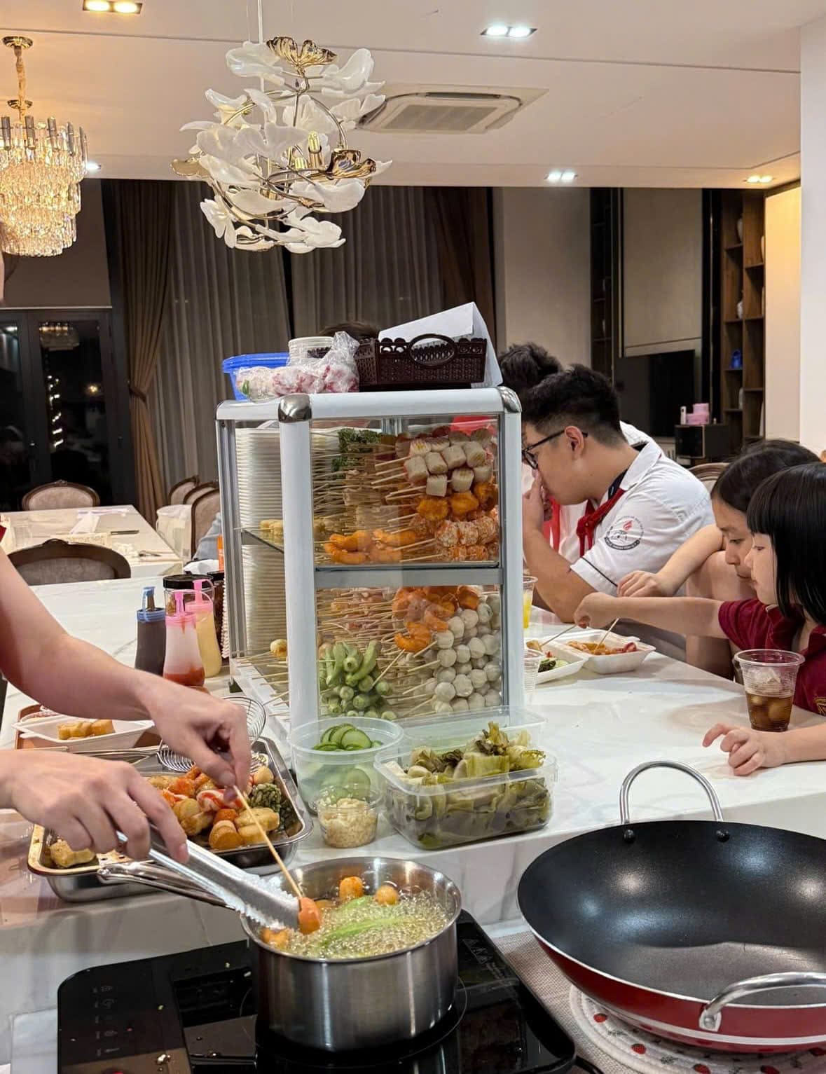 [Hình ảnh: me-dam-dau-tu-quay-ca-vien-chien-nuoc-ma...an-(3).jpg]