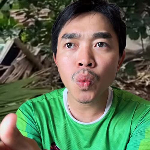 Người Đàn Ông Huýt Sáo Khiến Rắn Hổ Mang Phùng Mang Nhảy Múa Đầy Kinh Ngạc Tại Nhà Người Đàn Ông Huýt Sáo Khiến Rắn Hổ Mang Phùng Mang Nhảy Múa Đầy Kinh Ngạc Tại Nhà