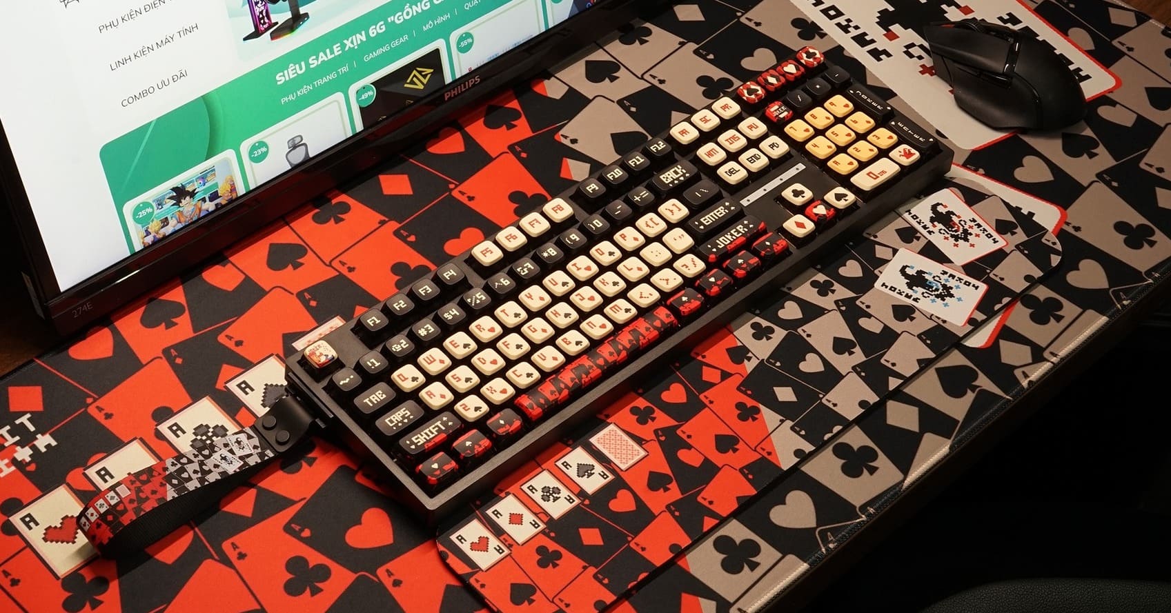 Những mẫu keycap và lót chuột khổ lớn dành cho fan của Joker 4