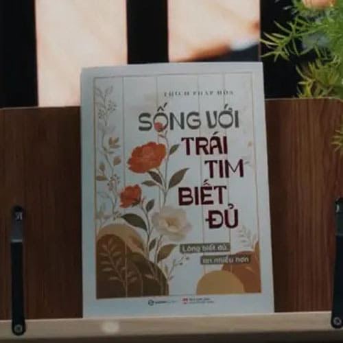 Sách Sống Với Trái Tim Biết Đủ Của Thầy Thích Pháp Hòa Chữa Lành Tâm Hồn Sách Sống Với Trái Tim Biết Đủ Của Thầy Thích Pháp Hòa Chữa Lành Tâm Hồn