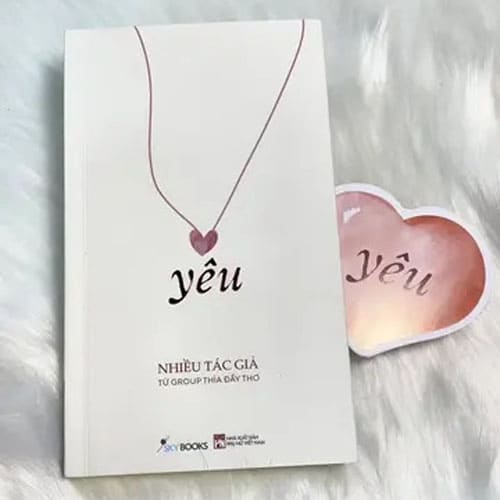 Sách Thơ “Yêu” Skybooks Bìa Trắng Tinh Tế Họa Tiết Trái Tim Dịu Dàng Sách Thơ “Yêu” Skybooks Bìa Trắng Tinh Tế Họa Tiết Trái Tim Dịu Dàng