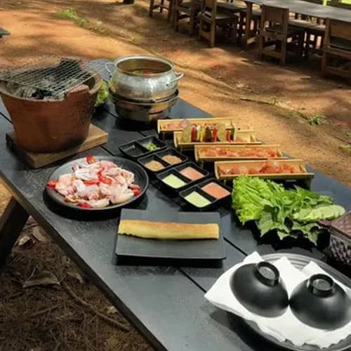 Trải Nghiệm Ăn BBQ Và Chèo SUP Cực Chill Giữa Rừng Thông Đà Lạt Tại Reo