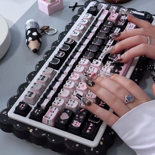 Trải nghiệm bàn phím cơ custom trắng đen cực xinh và âm thanh gõ siêu êm Trải nghiệm bàn phím cơ custom trắng đen cực xinh và âm thanh gõ siêu êm